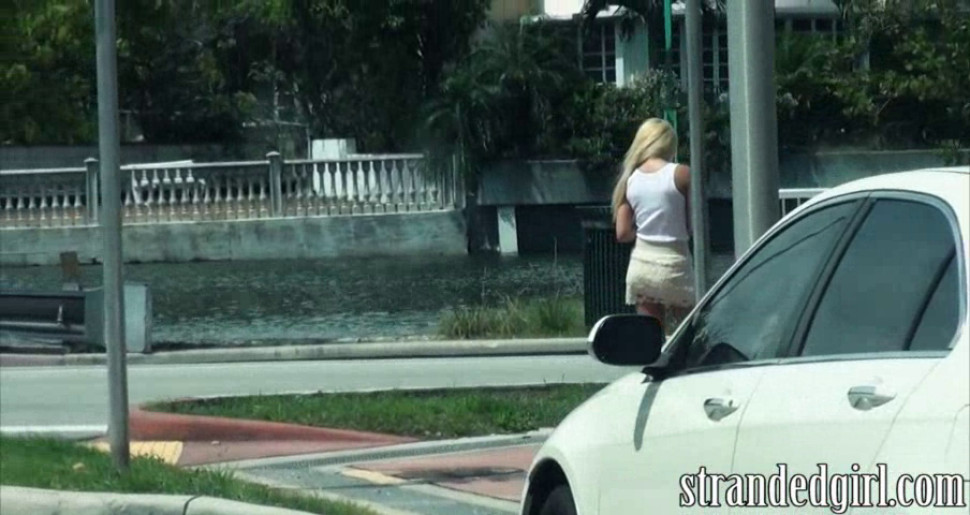 Curvy blonde teen slut ditched by her bf