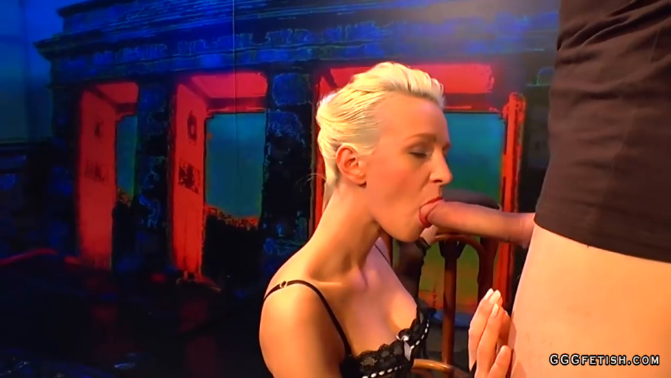 Jessy gives blowjobs and gets cums and bukkakes