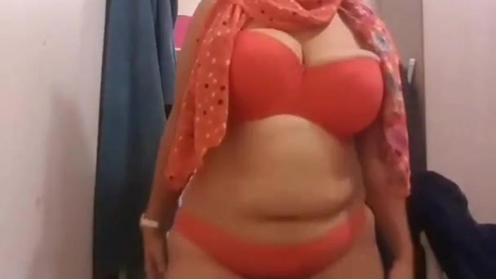Big tits muslim wife 1
