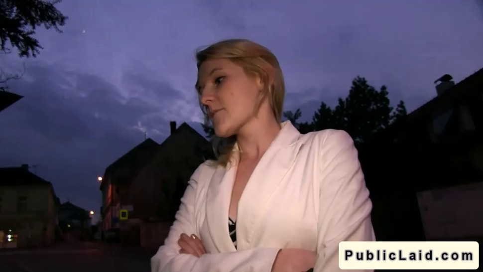 Blone amateur fucking in dark in public