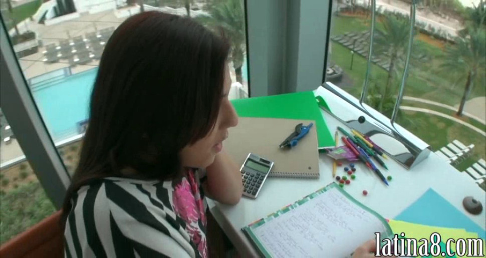 Hot ass latin girlfriend fuck and facial