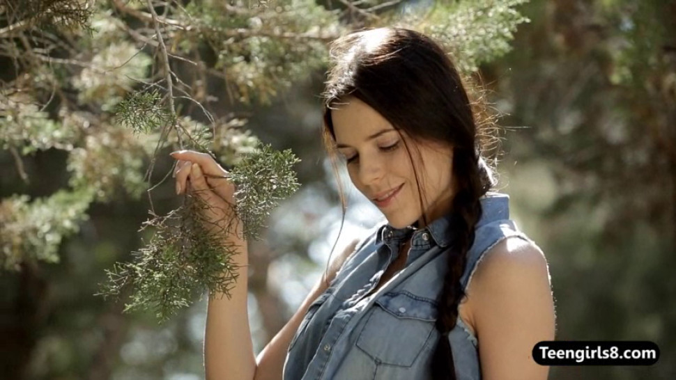 Pretty teen girl outdoor masturbation