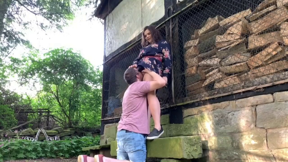 Chubby girlfriend fucked in park